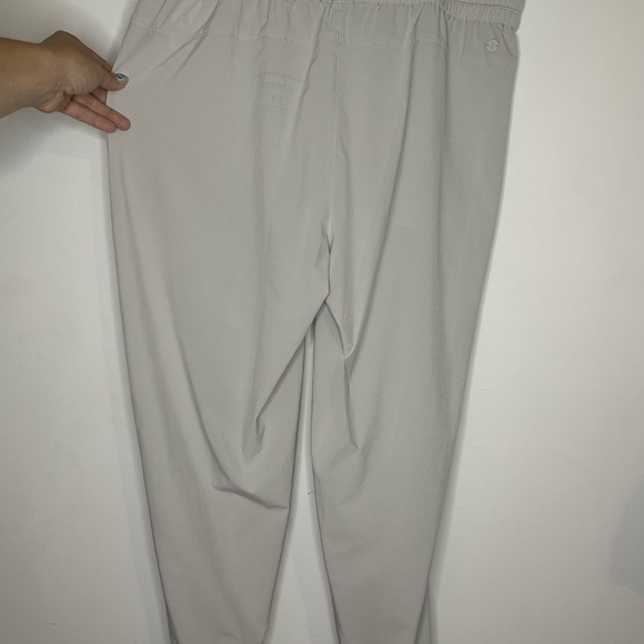 Tommy Bahama Alicia IslandZone Jogger, Light Grey- Size Small - Picture 4 of 9